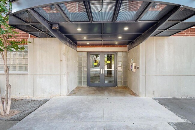 Building Photo - Live the Loft Life in the Heart of Dallas