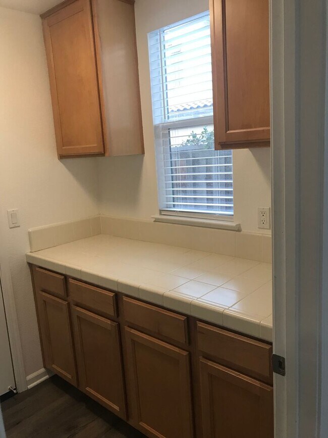 Building Photo - 4BR|2.5BA Townhome w/Garage|Yard|Water |Se...