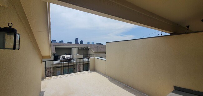 Building Photo - Energy Efficient Urban Townhome w/ Open Floorplan, Gourmet Kitchen, Rooftop Patio, & Exall Park N...