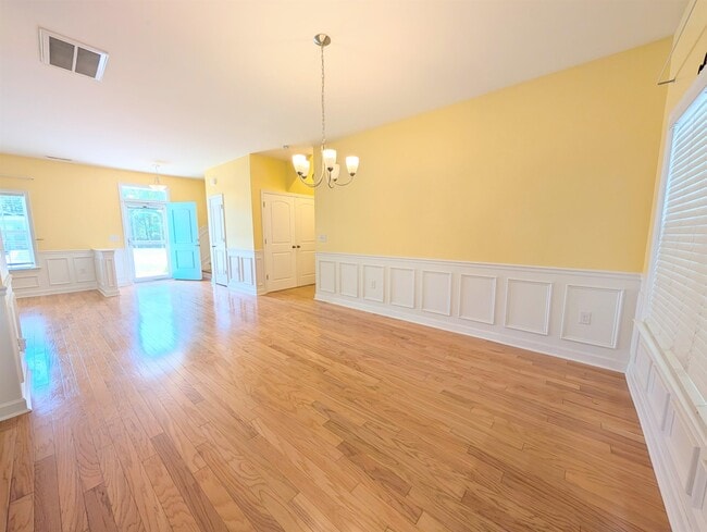 Building Photo - 244 Belclare Way