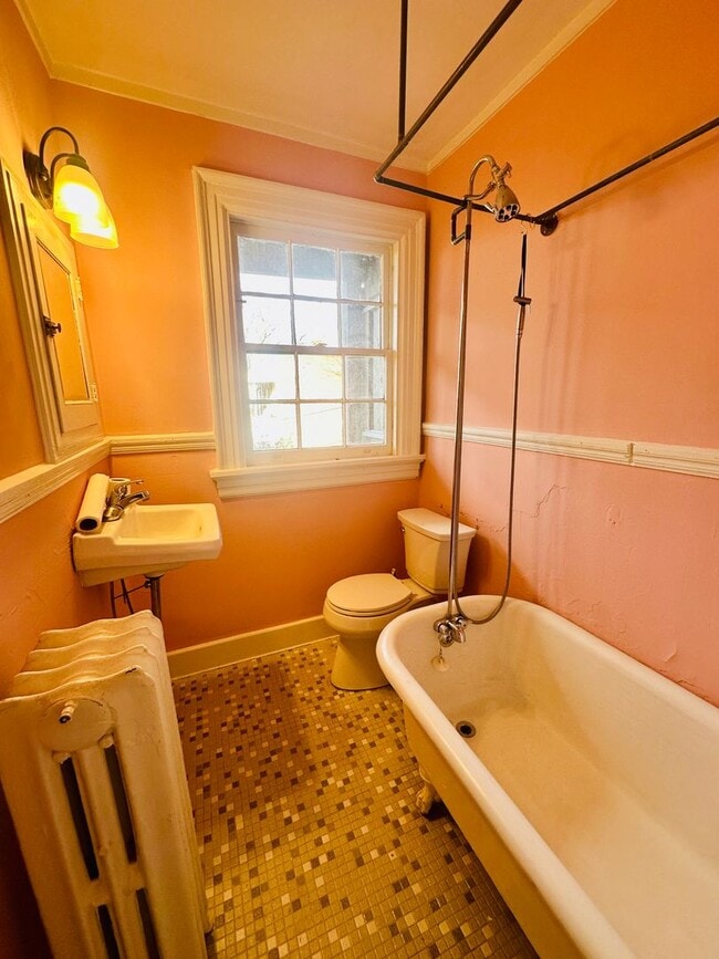 Building Photo - Charming 3bdrm/1.5bth Home Conveniently Located in Richmond's Carytown Area w/Private Balcony!!