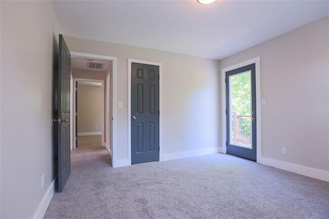 Building Photo - 548 McCurdy Rd