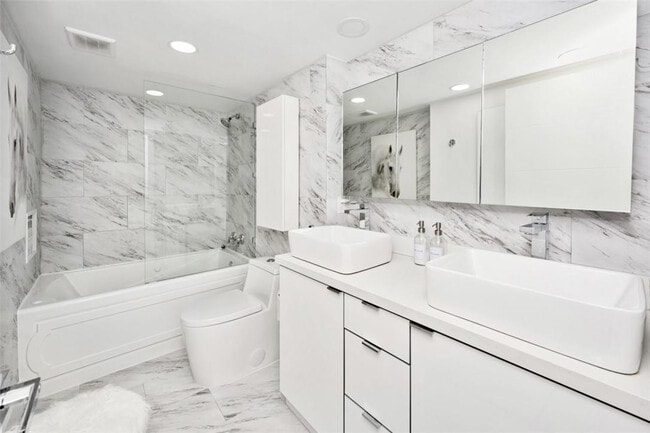 Building Photo - 555 NE 15th St