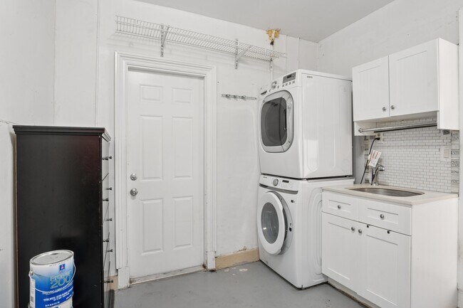 Building Photo - 4971 Ataman St