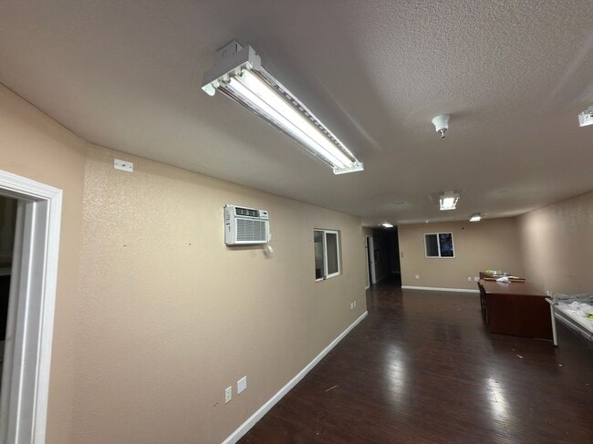 Building Photo - 17814 Murphy Pkwy