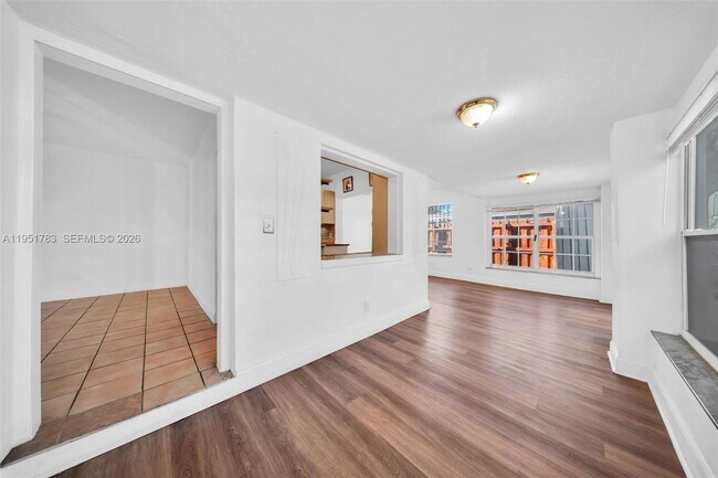 Building Photo - 1624 NE 175th St