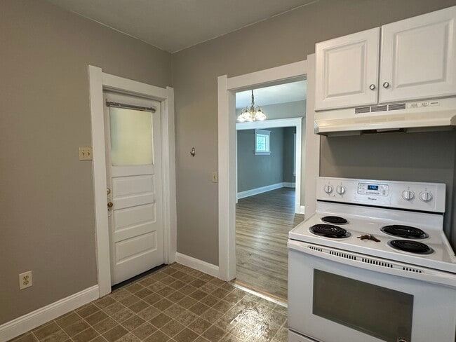 Building Photo - Two bedroom upper duplex
