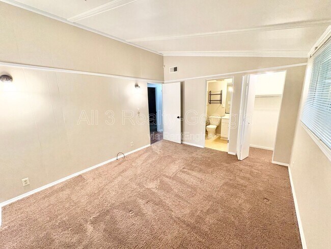 Building Photo - 435 Sherwood Rd