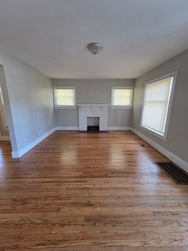 Building Photo - 3 Bedroom Home In Heart of East Ridge