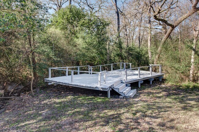 Building Photo - AUGUST 2026 MOVE IN! Beautiful 5 Bed Recently Renovated!