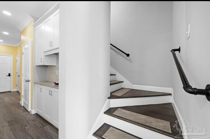Building Photo - 1808 Stable Ln