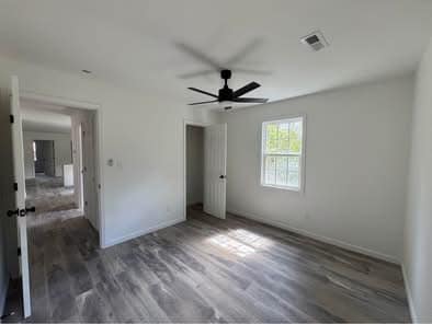 Building Photo - 914 Dooley Ave