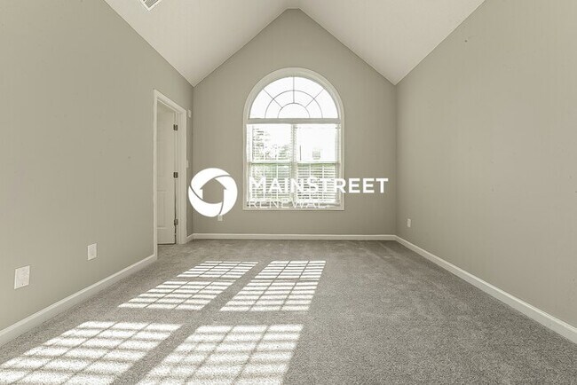 Building Photo - 4 Bedroom Pet-Friendly Home in Stockbridge...