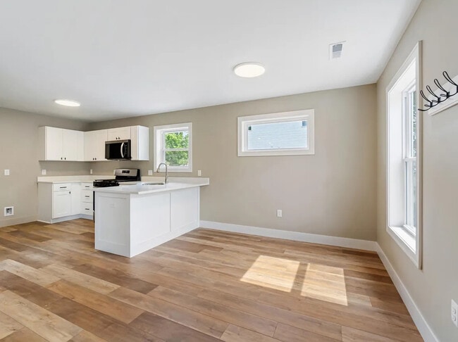 Building Photo - 313 N Van Dorn St
