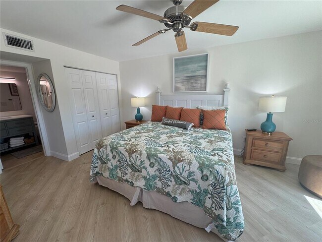 Building Photo - 2571 Cyprus Dr