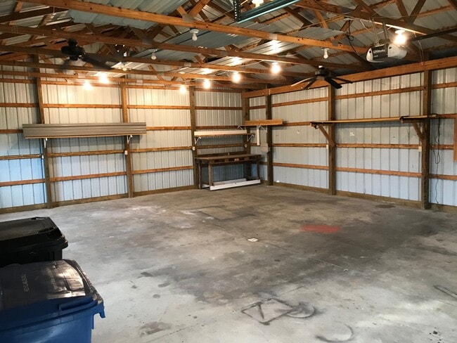 Building Photo - 302 Windsor Dr