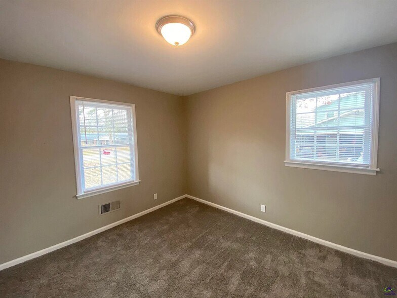 Building Photo - 3217 Misty Valley Dr