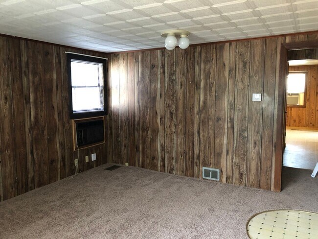 Building Photo - 2 bedroom home