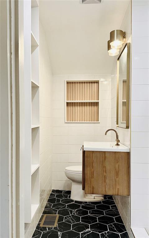 Building Photo - 38 Delmont Dr NE