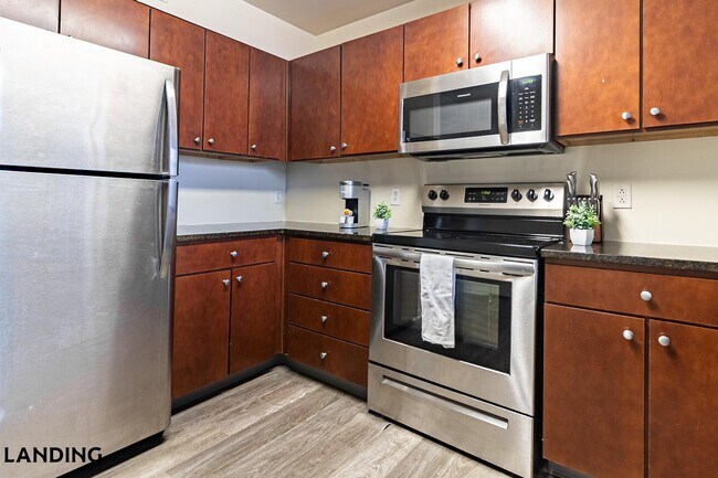 Building Photo - 400 Blake St