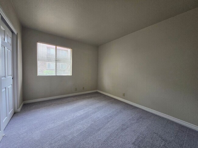 Building Photo - 5360 Indian River Dr