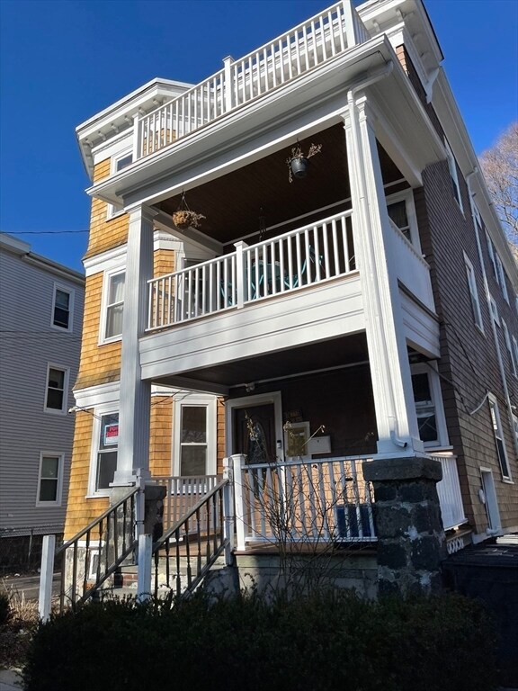 Building Photo - 68 Williams St