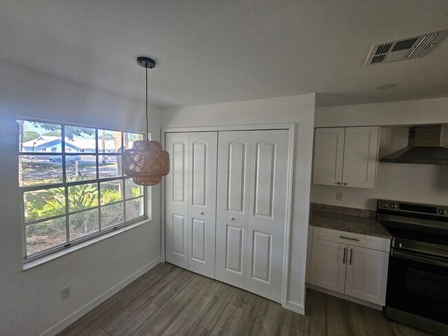 Building Photo - 1406 36th Ave