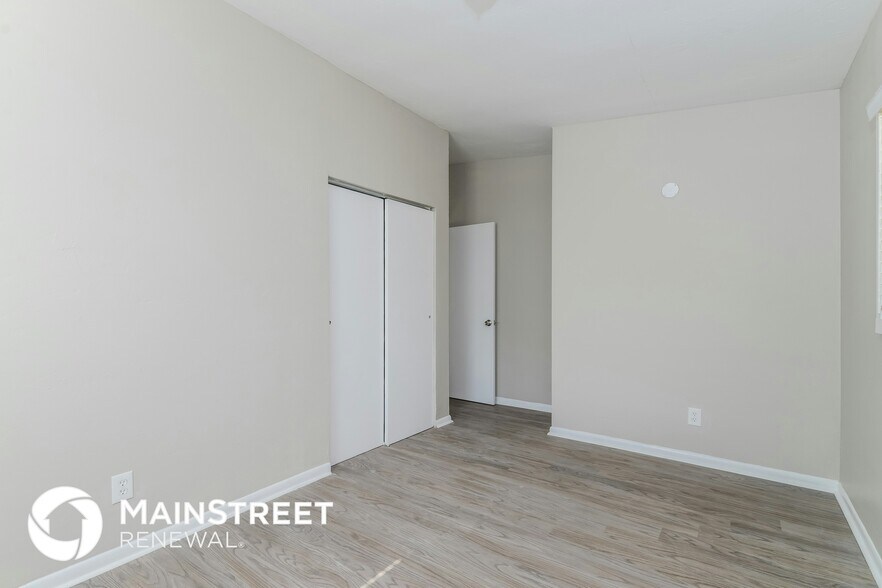 Building Photo - 3668 Schwalbe Dr