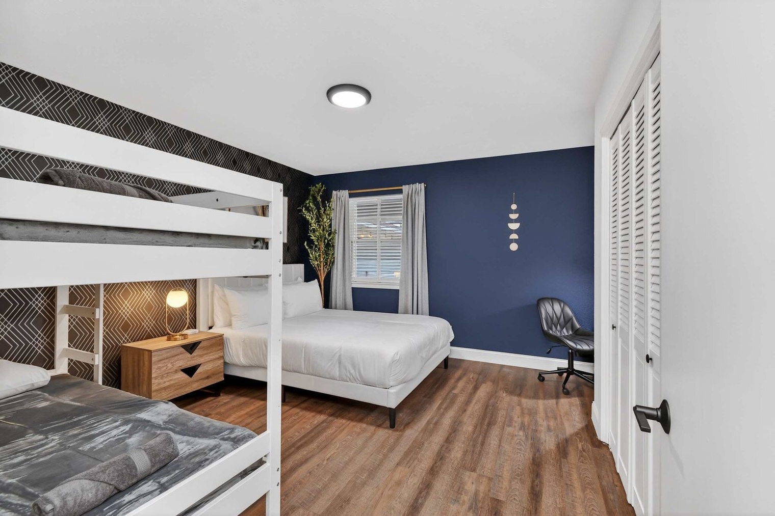Building Photo - 7651 La Bolsa Dr