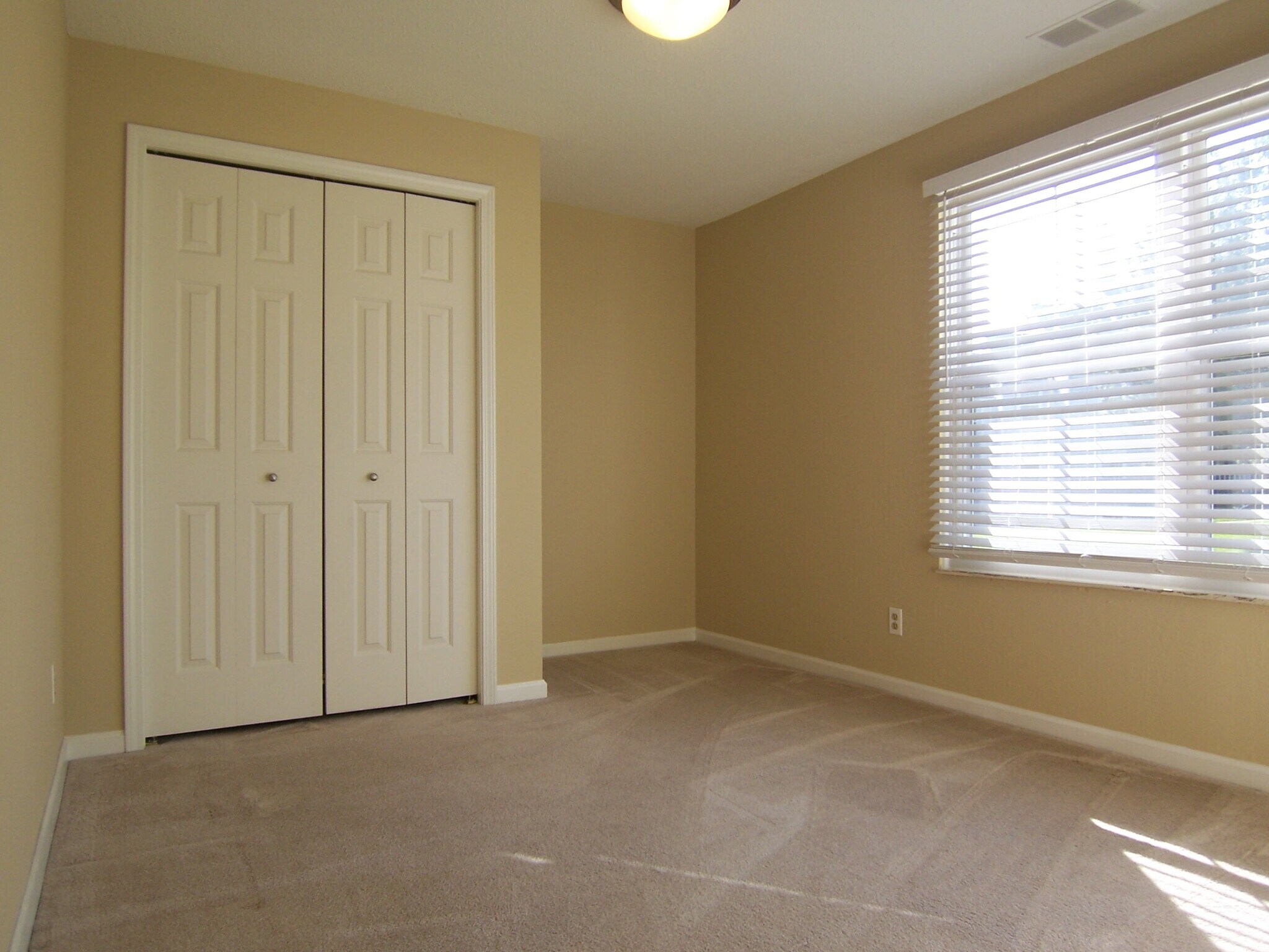 Building Photo - 111 Fieldcrest St