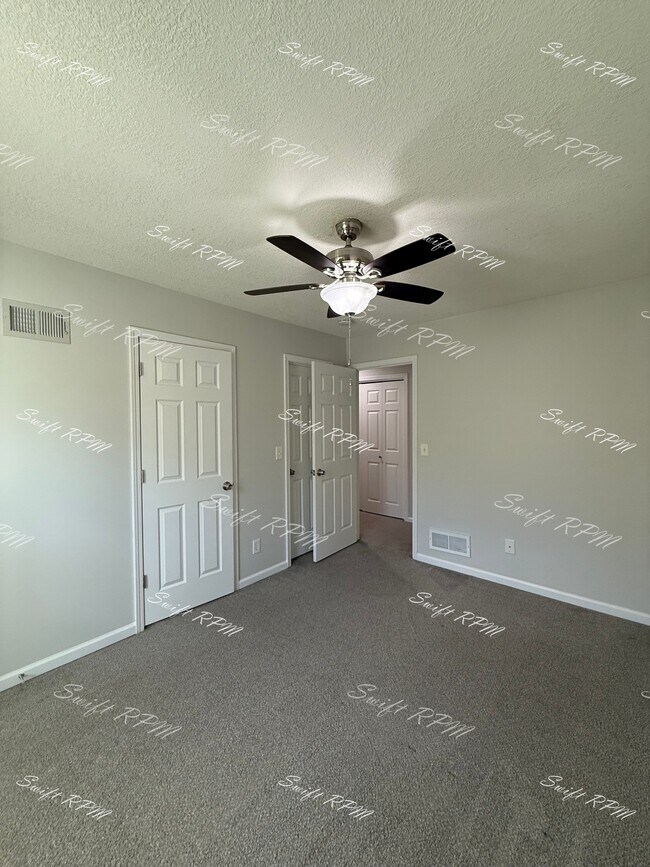 Building Photo - 15602 Maple St