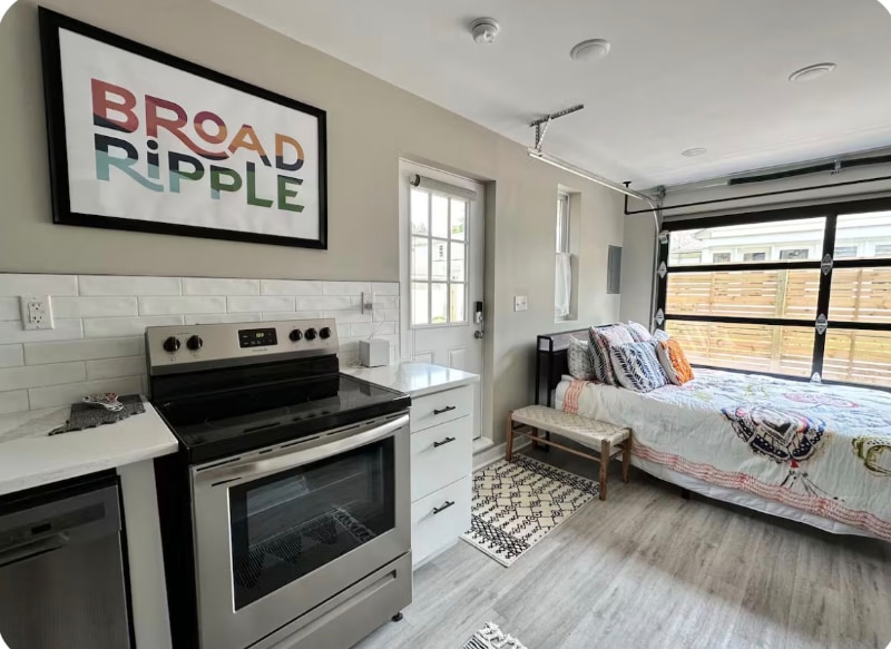 Building Photo - 5920 Rosslyn Ave