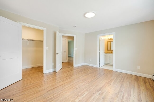 Building Photo - 137 Stefanic Ave