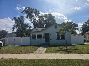 Building Photo - 940 8th Ave S