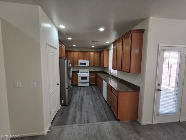 Building Photo - 7510 Perla Del Mar Ave