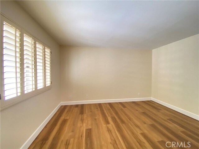 Building Photo - 1084 N Jacaranda Rd