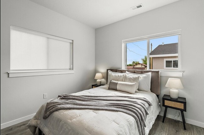 Building Photo - Boise 3 Bed 2.5 Bath 2 Car Garage Townhome AVAILABLE NOW!  $500 RENT CREDIT AT MOVE IN!