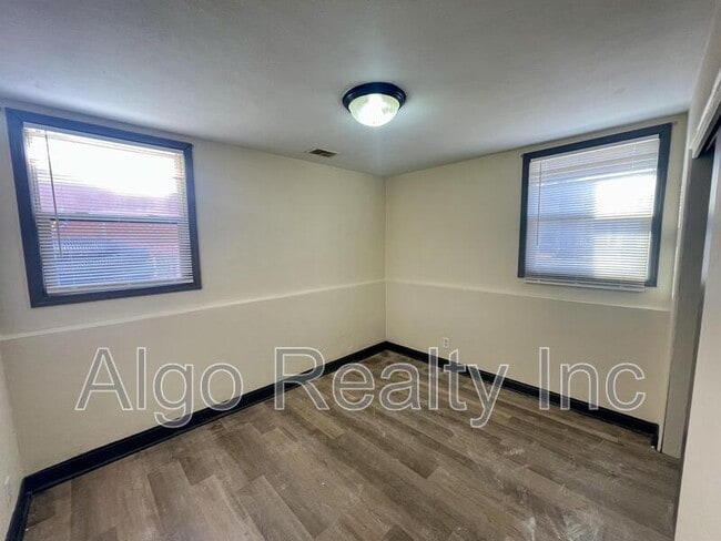 Building Photo - 2419 Plymouth Ave N