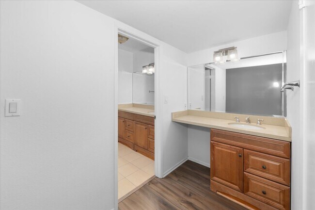 Building Photo - 11260 Overland Ave