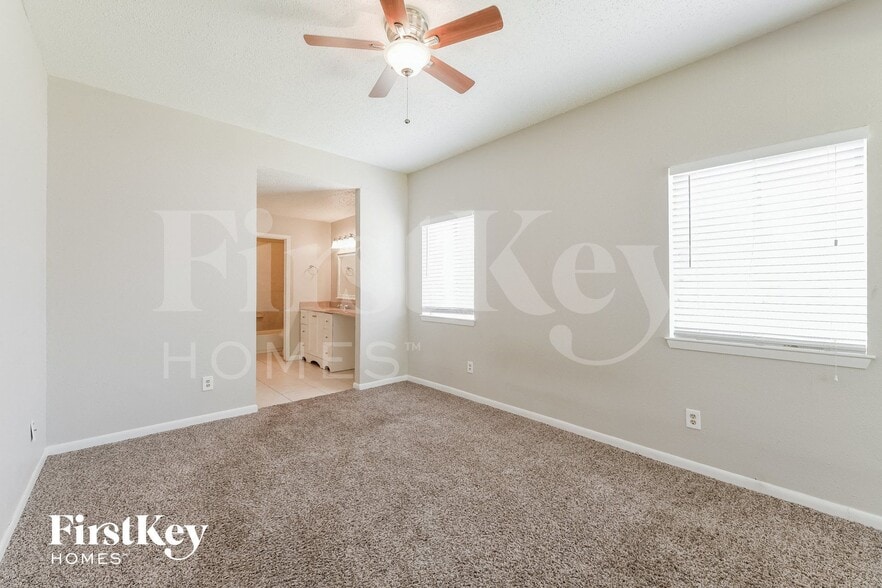 Building Photo - 17914 Holly Forest Dr