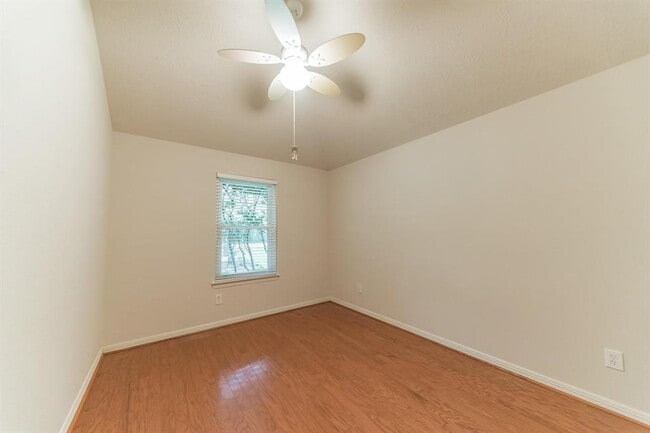 Building Photo - 519 Mesquite Dr