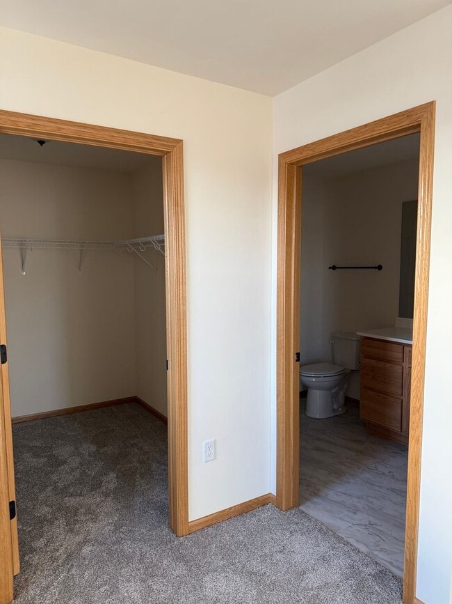 Building Photo - 543