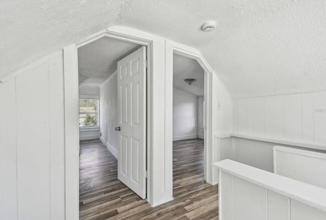 Building Photo - Housing Voucher Accepted: Charming 4-Bedroom Home in Saint Petersburg