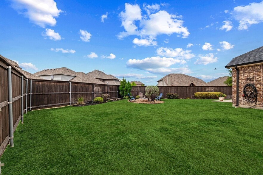 Building Photo - 16601 Lincoln Park Ln