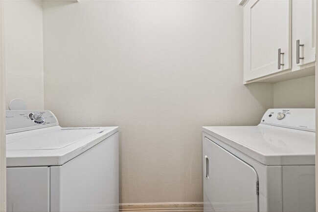 Building Photo - 14222 Stokesmount Dr