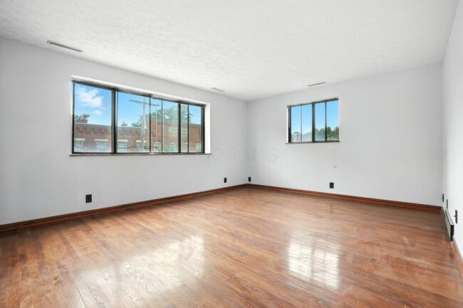 Building Photo - 295 E Whittier St