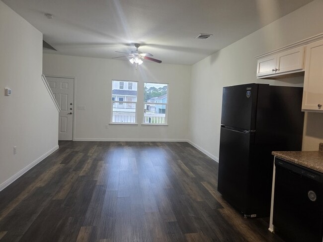 Building Photo - 4/2/2-With waterview!