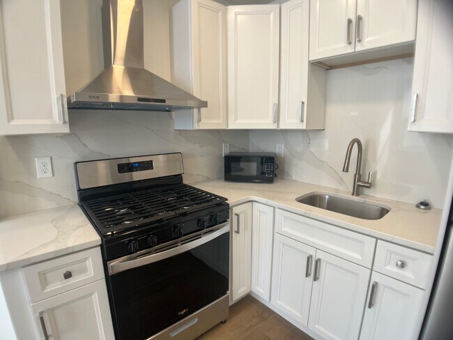 Building Photo - 2239 W Oxford St