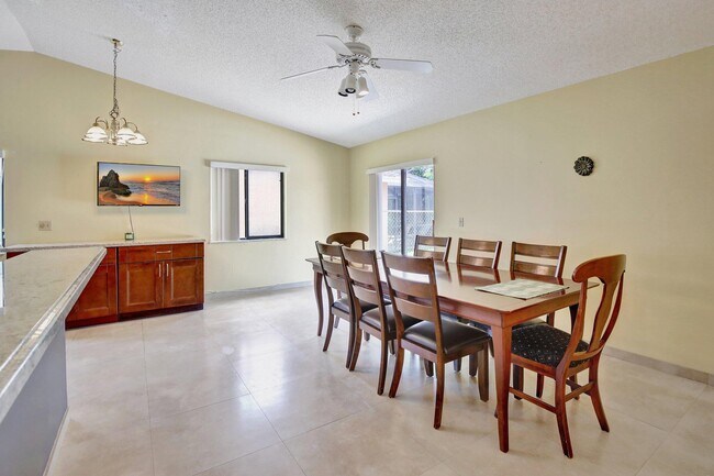 Building Photo - 1541 SW 102nd Terrace