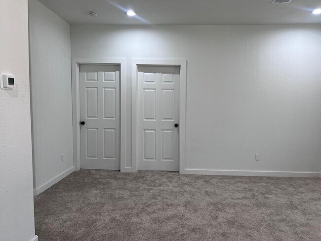 Building Photo - 9210 Martell St